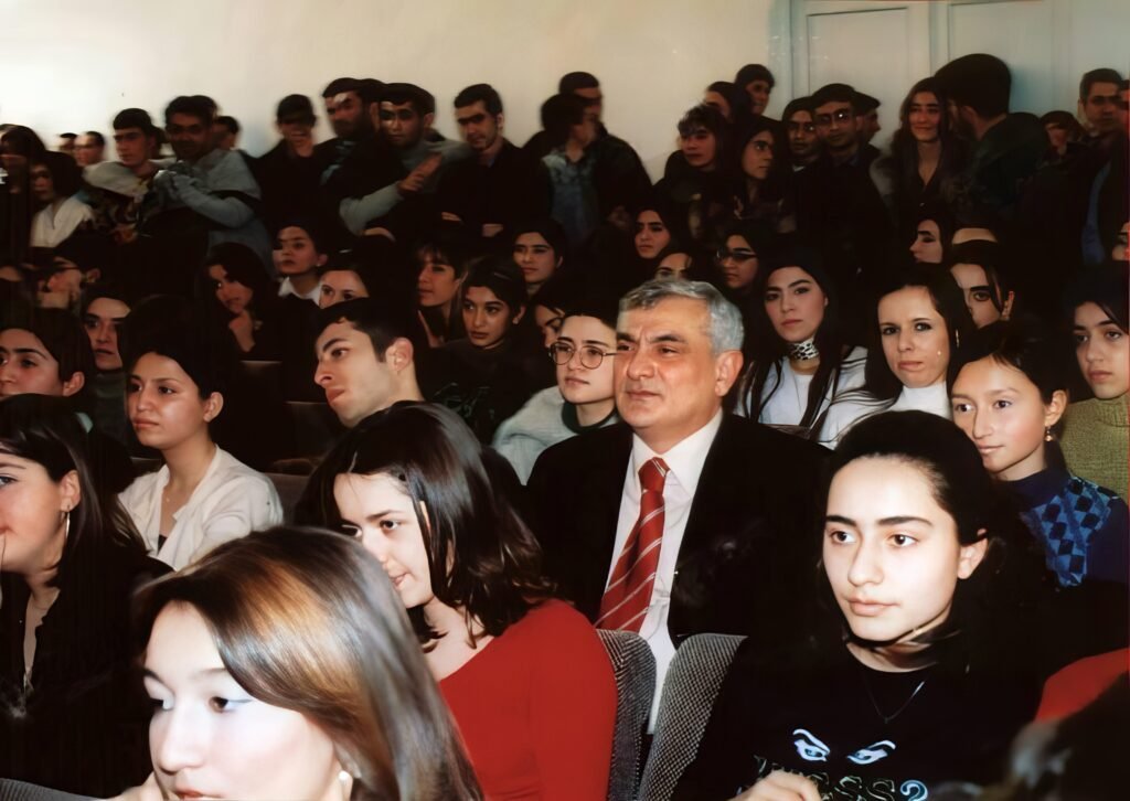 “HEÇ BİR TƏLƏBƏNİ MÜƏLLİMİN, HEÇ BİR MÜƏLLİMİ DƏ TƏLƏBƏNİN AYAĞINA VERMƏYƏCƏM”