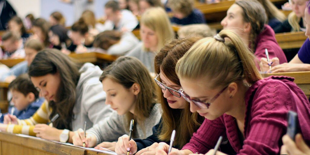 RUSİYA UNİVERSİTETLƏRİ YENİ ALİ TƏHSİL SİSTEMİNƏ KEÇİD EDİR